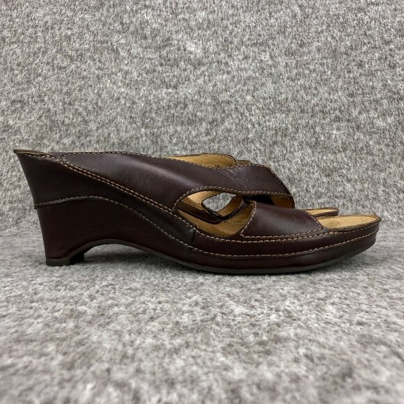 ✅Clarks Artisan Brown Leather Wedge Sandals Womens Size 7M Criss-Cross Open-Toe - Picture 1 of 11